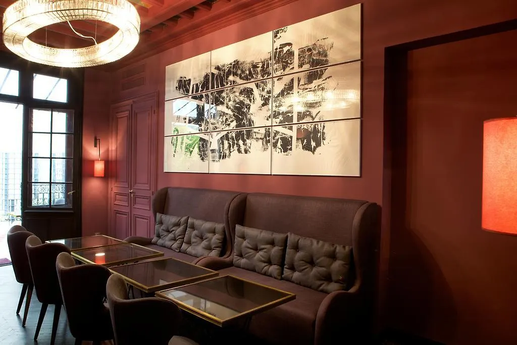 ***  Hotel Le Paris Singulier Francia