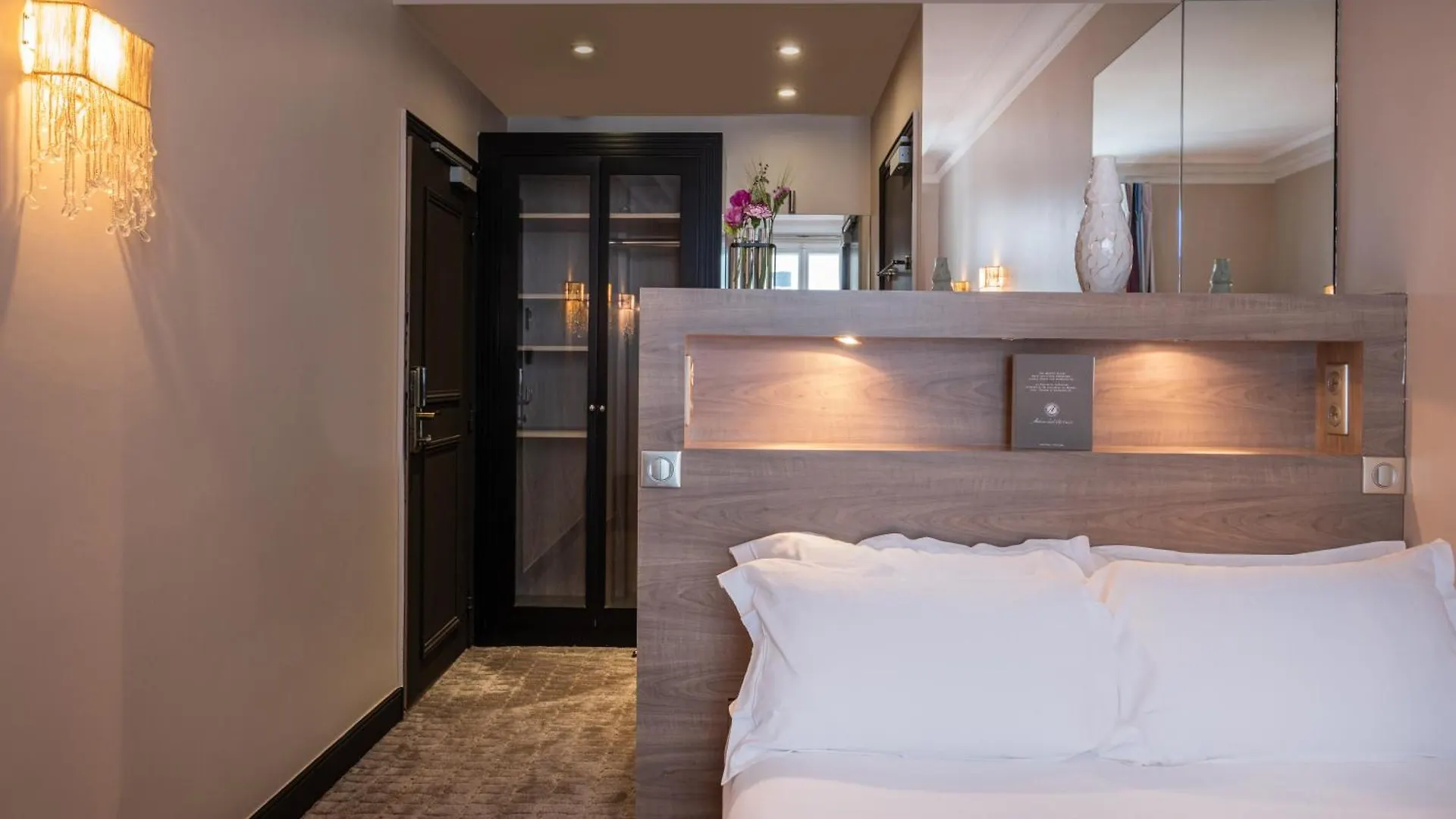***  Hotel Le Paris Singulier Francia