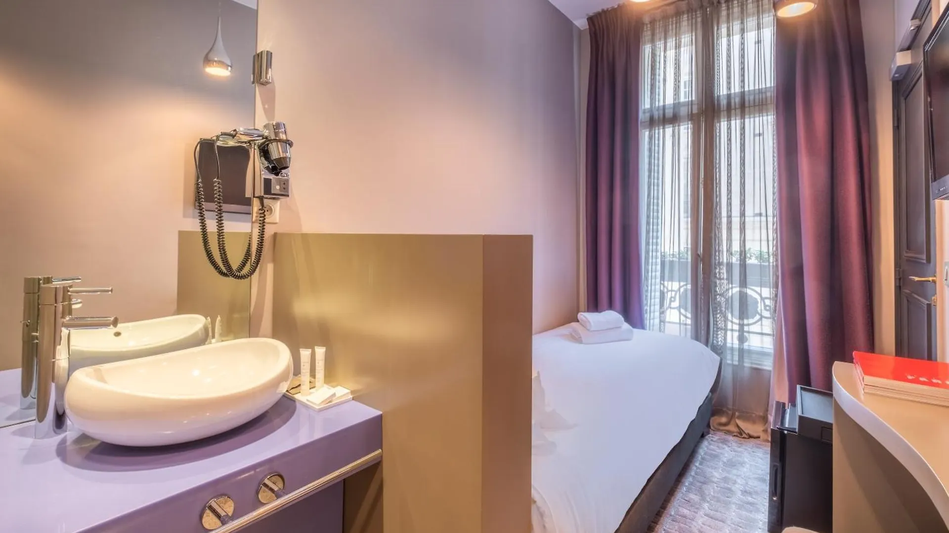 Hotel Le Paris Singulier 3*,