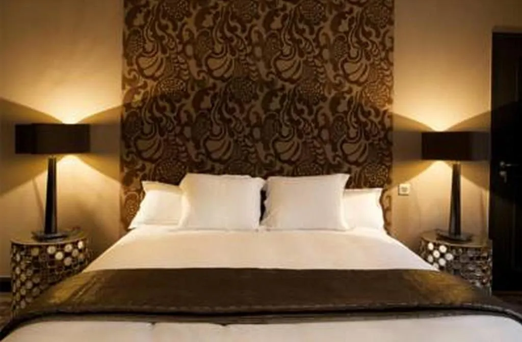 ***  Hotel Le Paris Singulier Francia