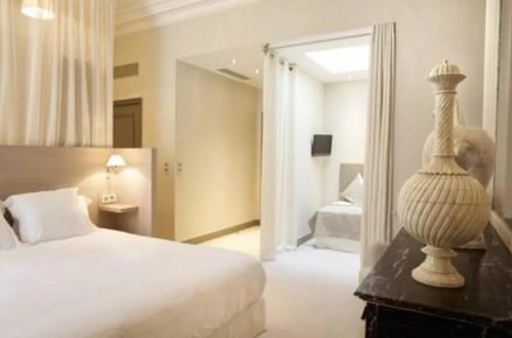 Hotel Le Paris Singulier 3*,  Francia