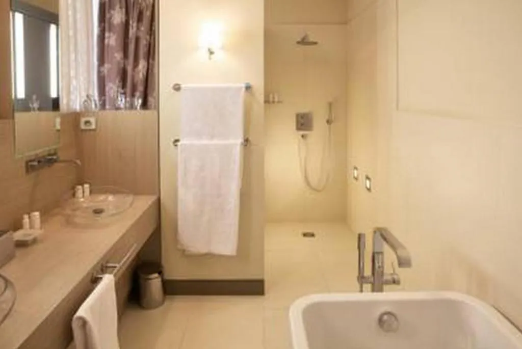 ***  Hotel Le Paris Singulier Francia